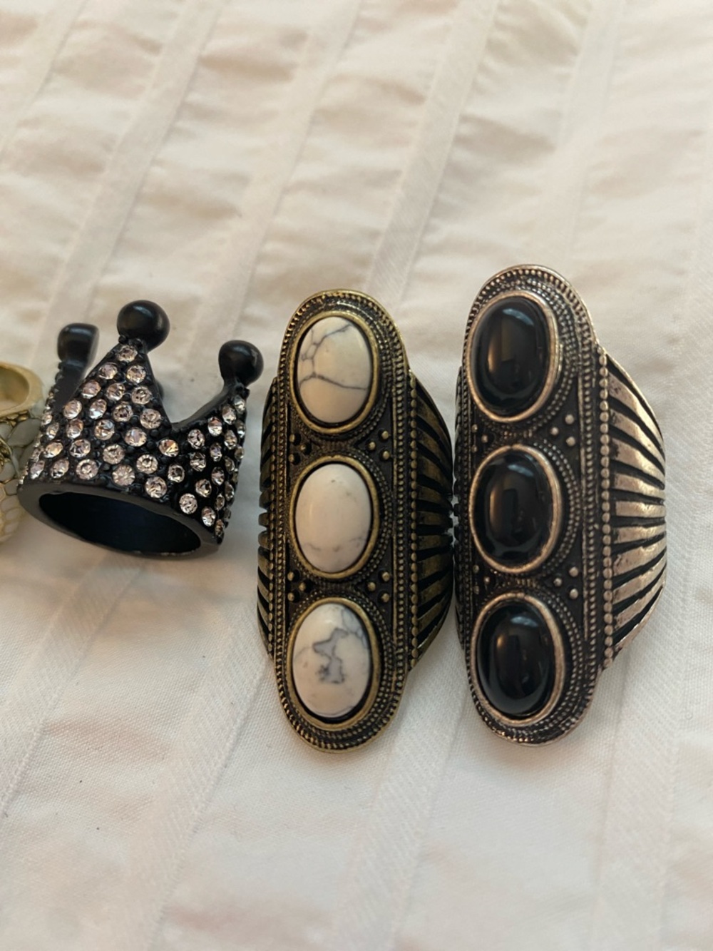 Lot: Rings - Picture 2 of 4
